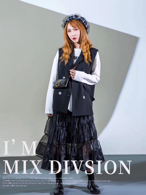 弗拉女装2022春夏季黑色半身裙