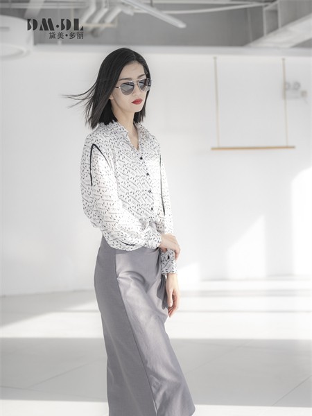 黛美多丽女装2022春夏季灰色包臀裙