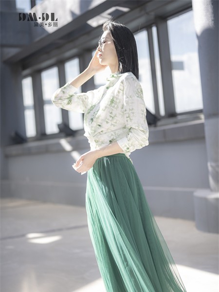 黛美多丽女装2022春夏季白色衬衫
