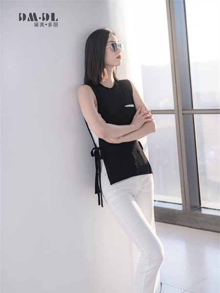 黛美多丽女装2022春夏季黑色背心