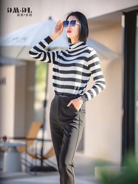 黛美多丽女装2022春夏季白色针织衫