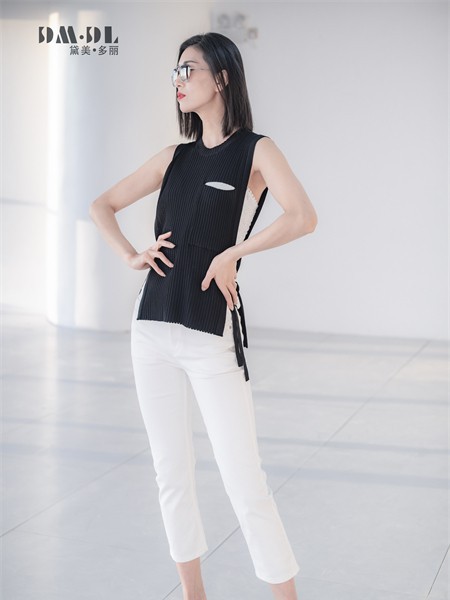 黛美多丽女装2022春夏季黑色背心