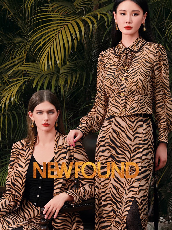 纽方2022秋冬季米色包臀裙