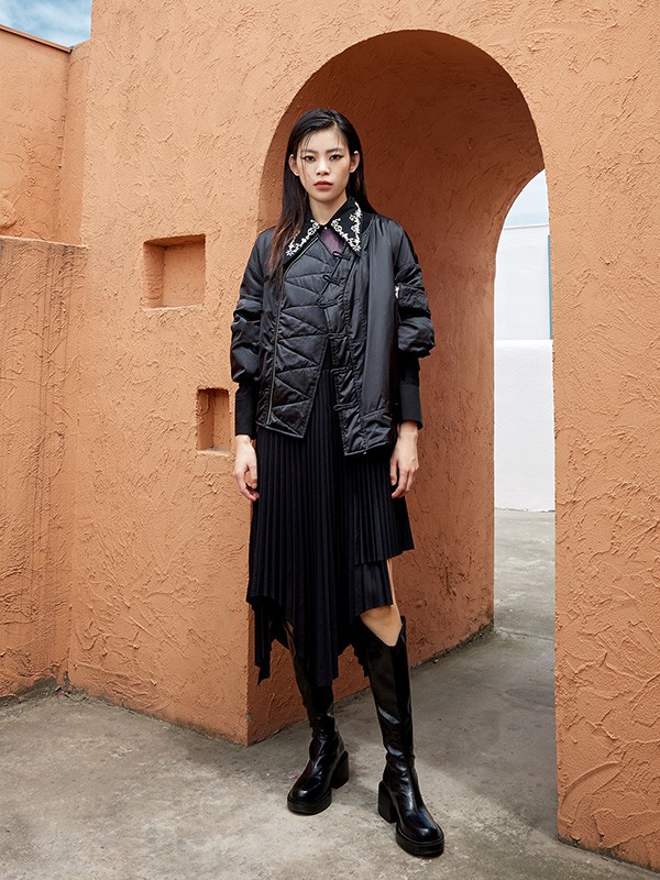 氏伽2022秋冬季黑色连衣裙