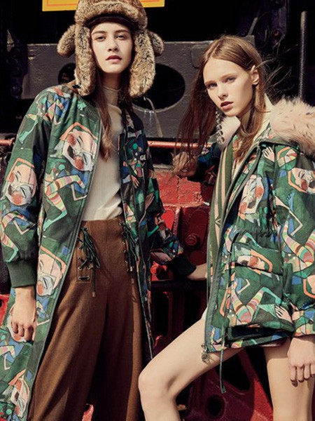 妍帛2022秋冬季咖啡色百褶裙