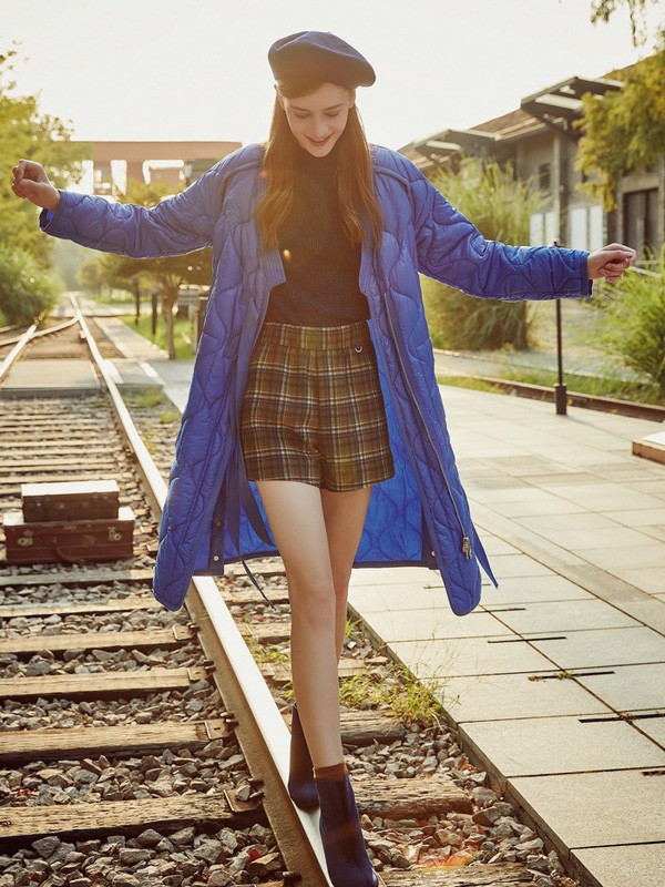 妍帛女装2022秋冬季棕色短裤