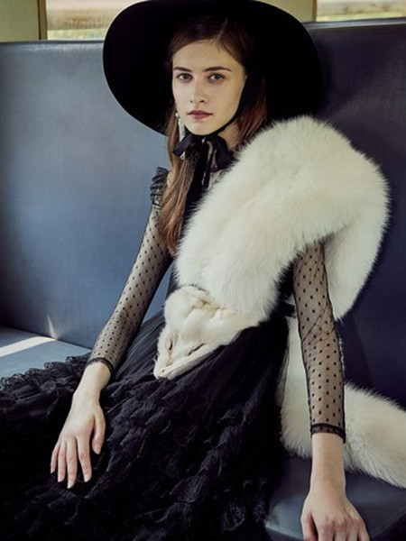 妍帛女装2022秋冬季黑色连衣裙