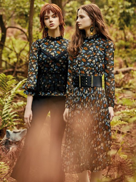 妍帛女装2022秋冬季黑色连衣裙