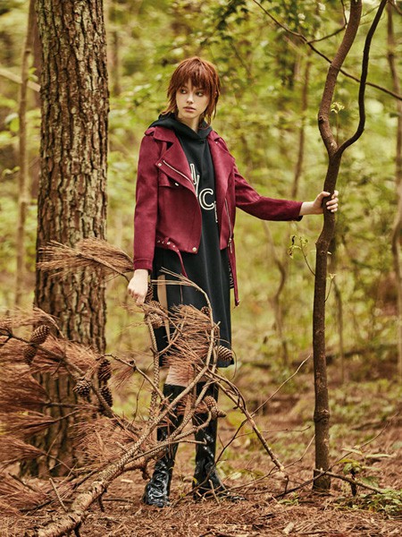 妍帛女装2022秋冬季黑色卫衣裙