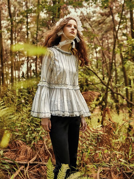 妍帛女装2022秋冬季白色上衣