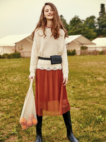 妍帛女装2022秋冬季白色毛衣