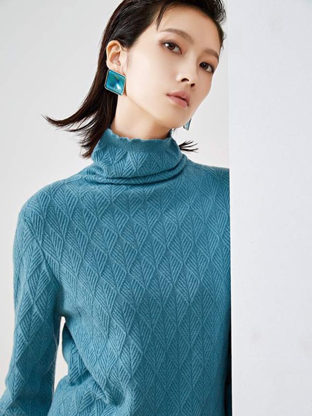 华家那2022秋冬季蓝色毛衣