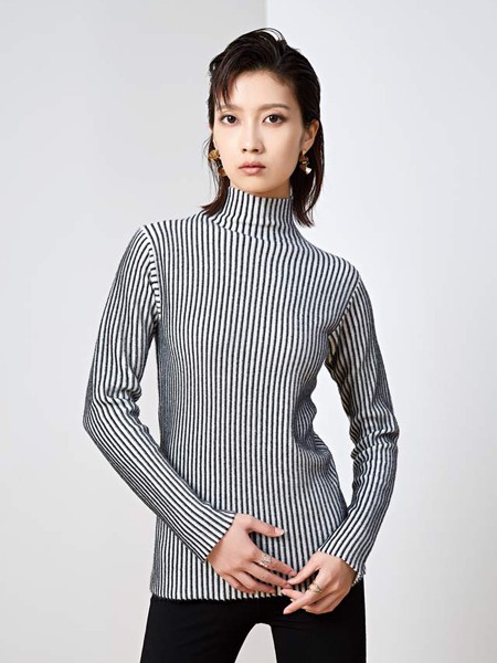 华家那2022秋冬季灰色毛衣