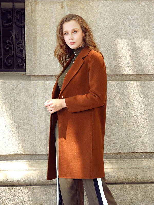 轲雅女装2022秋冬季咖啡色大衣