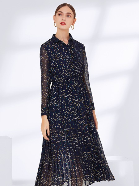 真斯贝尔2022秋冬季黑色连衣裙