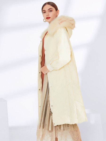 真斯贝尔2022秋冬季米色棉服