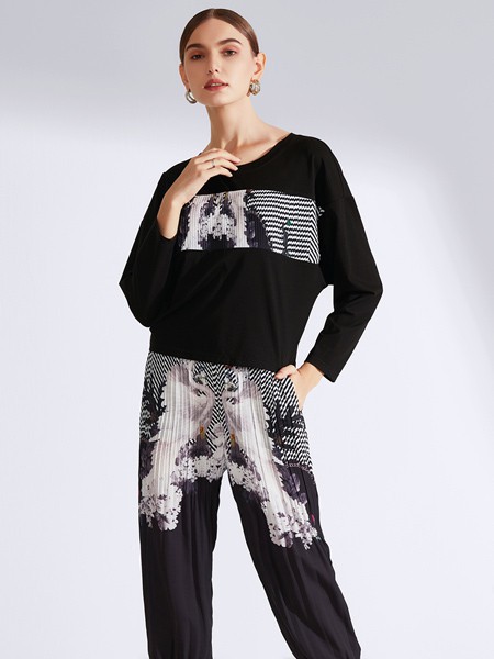 真斯贝尔女装2022秋冬季黑色T恤