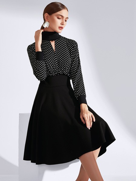 真斯贝尔女装2022秋冬季黑色半身裙