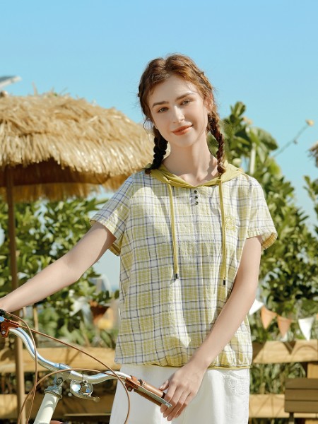 衣之庄园女装2022春夏季绿色卫衣