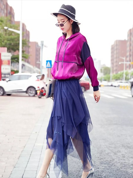 尚咪拉女装2022春夏季紫色T恤