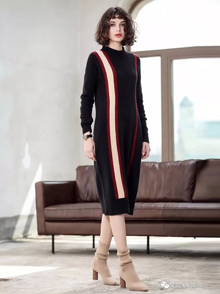 艾达禾女装2022秋冬季黑色连衣裙