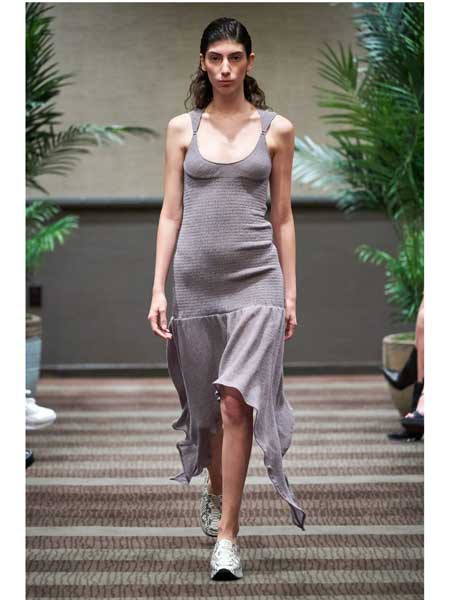 Linder休闲装2022春夏季灰色连衣裙