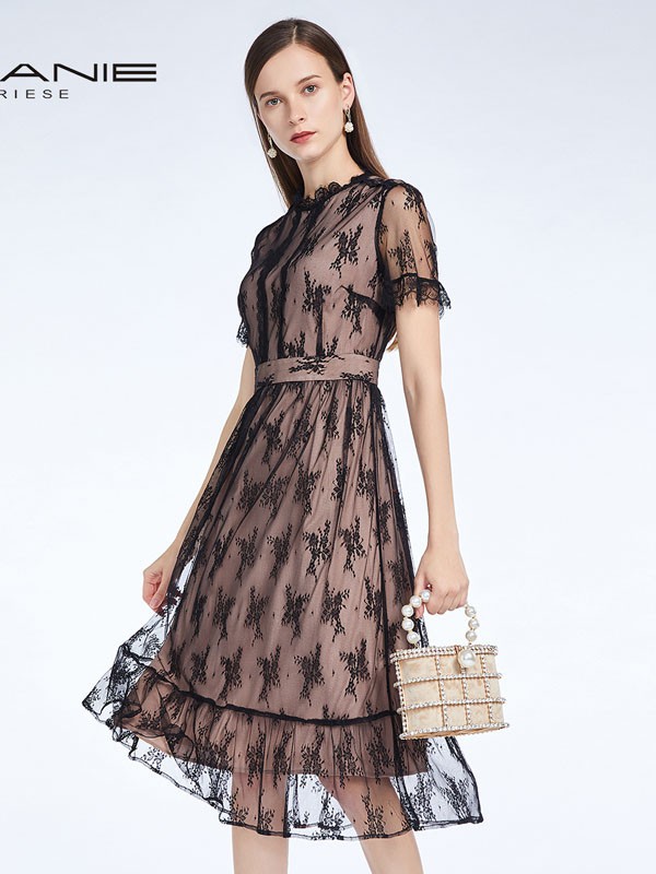 依兰女装2022春夏季肤色连衣裙