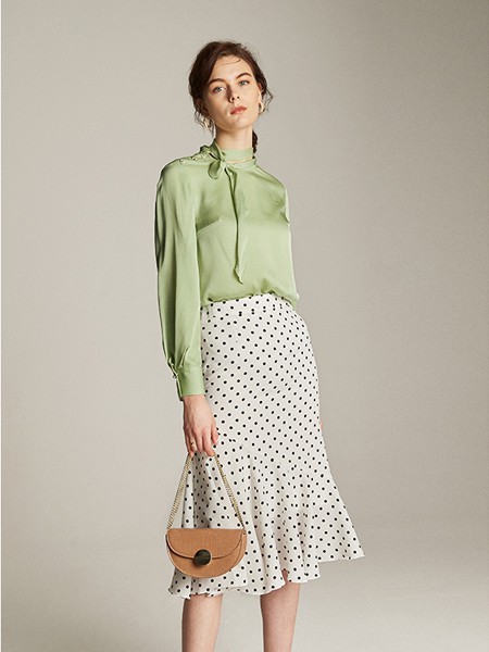 帕罗女装2022春夏季白色包臀裙