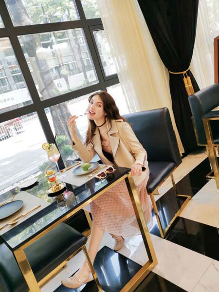 淡蔻2022秋冬季卡其色大衣