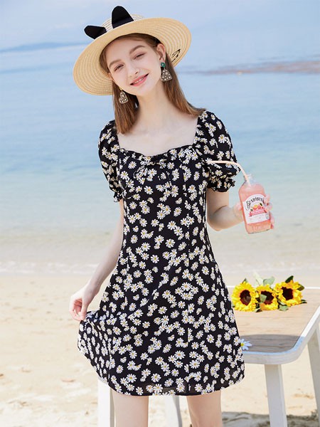 淡蔻2022春夏季黑色连衣裙