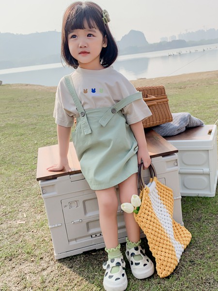 姜小牙2022春夏季绿色背带裙