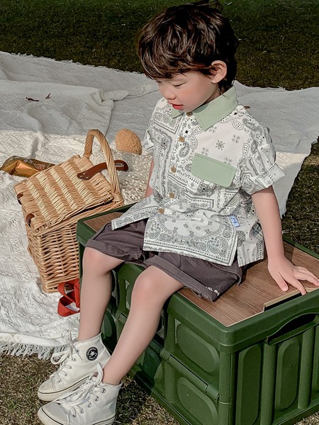 姜小牙2022春夏季白色衬衫