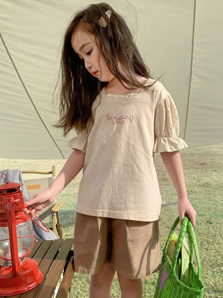 姜小牙2022春夏季米色T恤