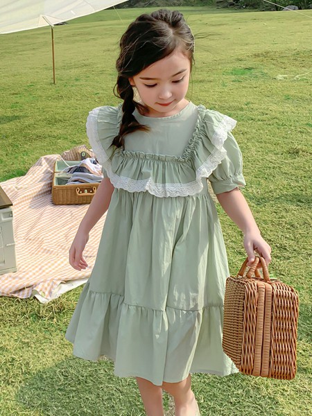 姜小牙2022春夏季绿色连衣裙