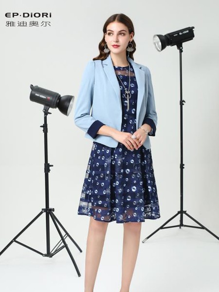 雅迪奥尔女装2022春夏季藏蓝色连衣裙