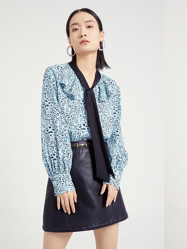 雅芙2022秋冬季黑色短裙