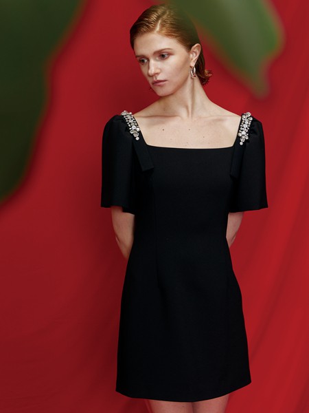 WIWH女装2022春夏季黑色连衣裙