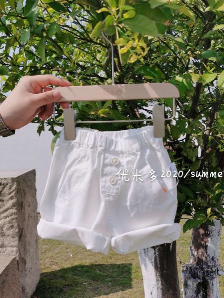 优米多童装2022春夏季白色短裤