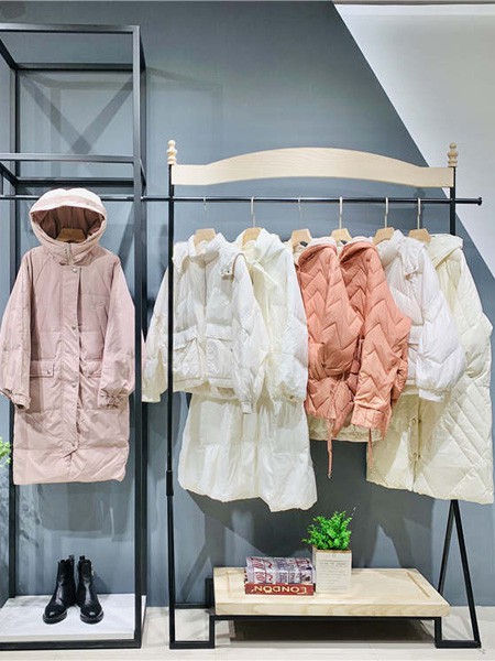 联胜服饰女装2022秋冬季粉色棉服