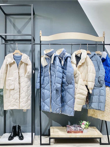 联胜服饰女装2022秋冬季米色棉服