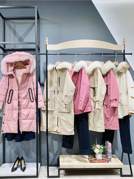 联胜服饰女装2022秋冬季粉色棉服