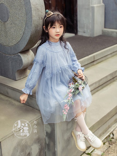 宝儿汪2022秋冬季蓝色连衣裙