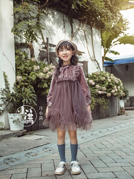 宝儿汪2022秋冬季咖啡色连衣裙