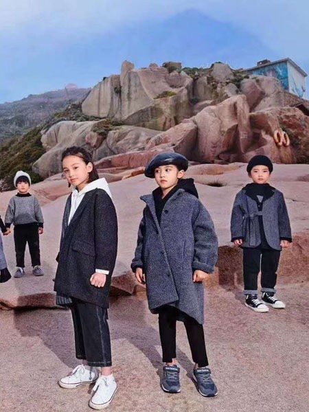 吾名堂童装2022秋冬季黑色大衣