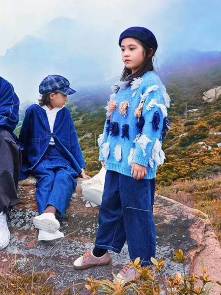 吾名堂童装2022秋冬季蓝色毛衣