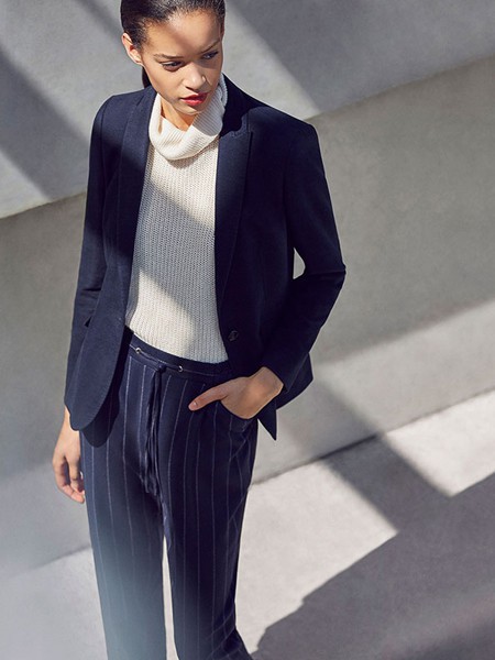 ​优刻定制男装2022春夏季藏蓝色西装