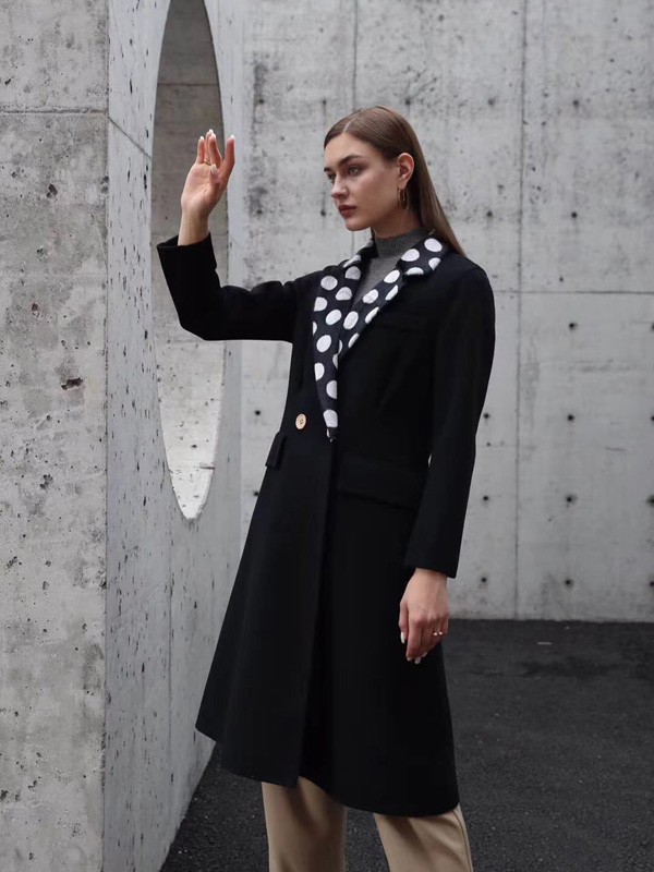 钰一女装2022秋冬季黑色大衣