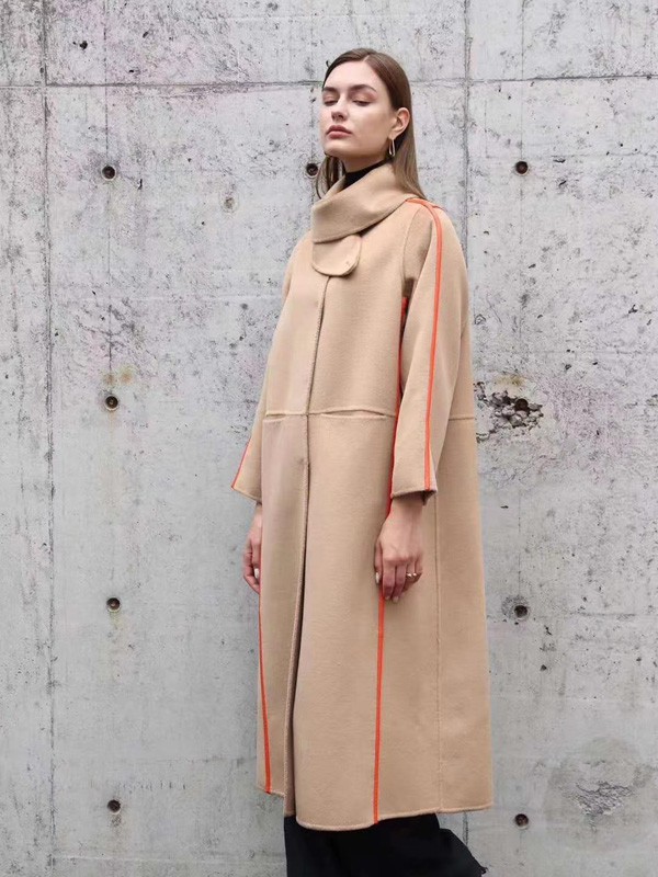 钰一女装2022秋冬季卡其色大衣