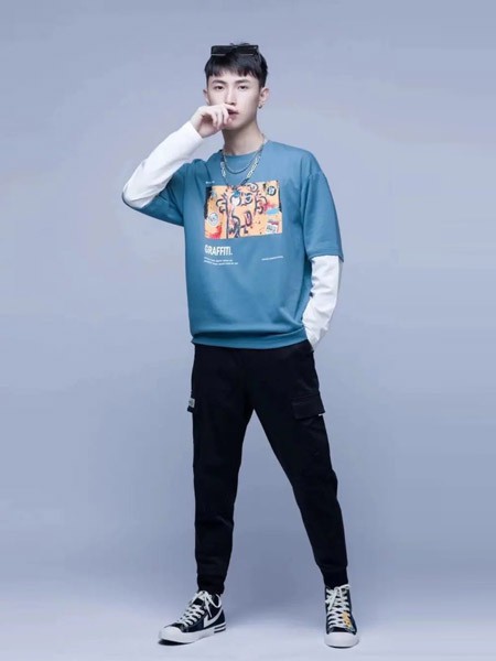 凯威路休闲装2022秋冬季蓝色T恤