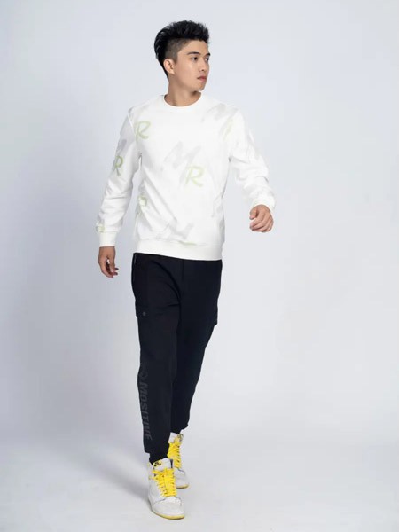 凯威路休闲装2022秋冬季白色T恤